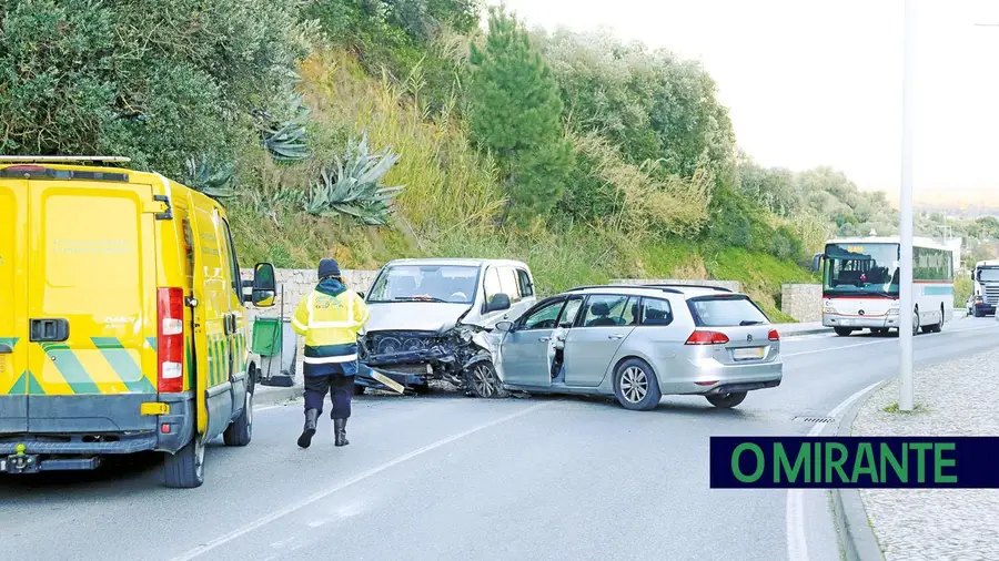 Colisão provoca cinco feridos em Santarém