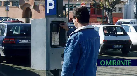 Executivo do Entroncamento admite estar a preparar com cautela a transição da gestão do estacionamento
