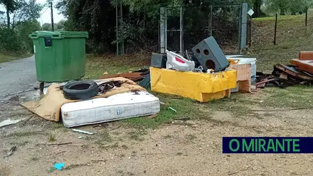 Autarca da União de Freguesias de Torres Novas critica falta de civismo na deposição de resíduos