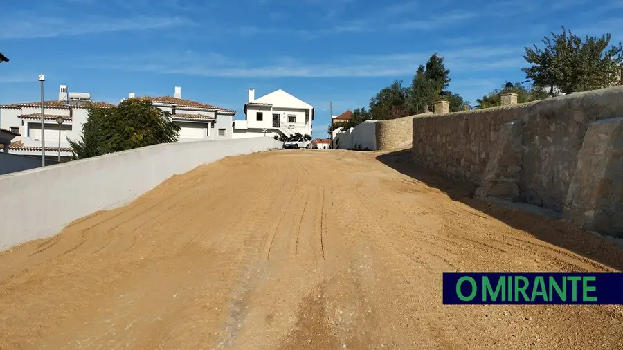 Junta de Olhalvo procura solução definitiva para caminhos vicinais