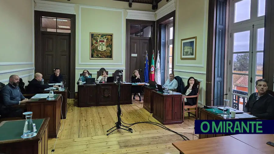 Aeroporto e casos de legionella dominam reunião do executivo de Benavente