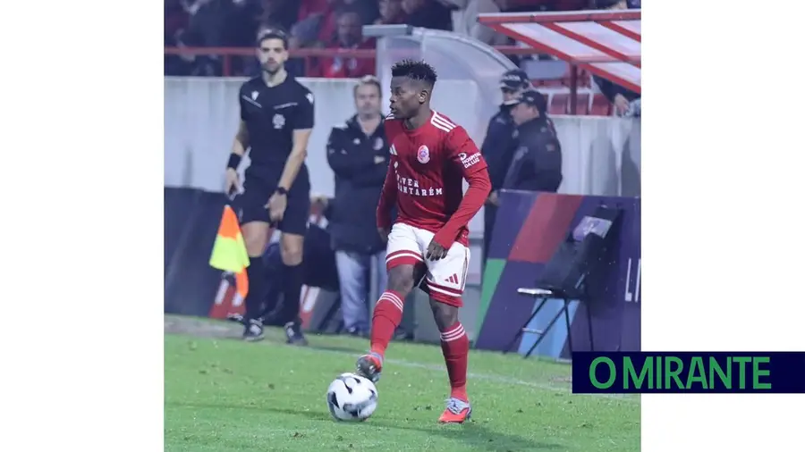 União de Santarém e Atlético anulam-se no Chã das Padeiras