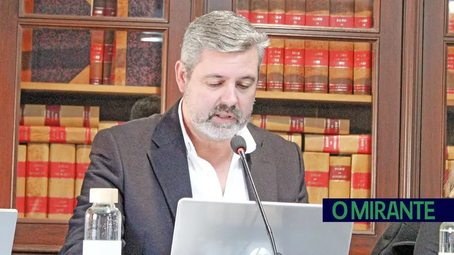Azambuja aprova relatório de plano de prevenção de riscos com críticas da oposição
