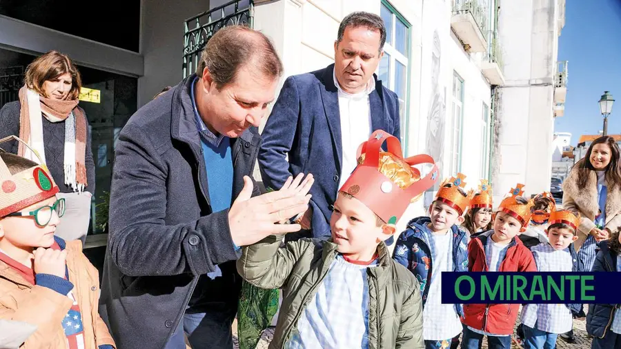 As crianças das creches municipais de Coruche levaram a alegria das Janeiras aos Paços do Concelho