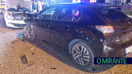 Acidente com dois feridos no centro de Santarém