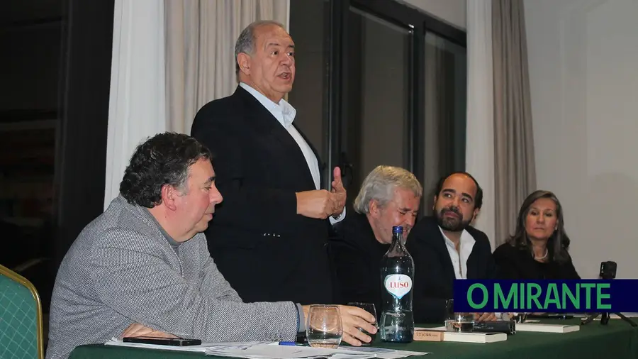 “Descentralizar é fundamental, porque ainda é preciso ir a Lisboa tratar de coisas menores"