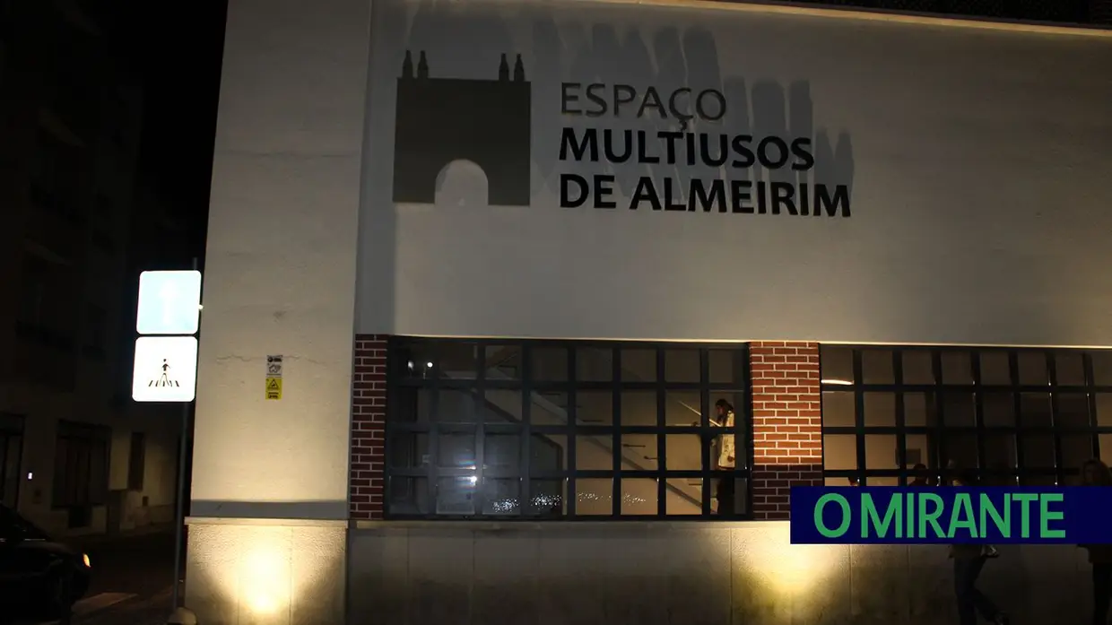 Alunos dos cursos profissionais assinam protocolos de estágio em Almeirim