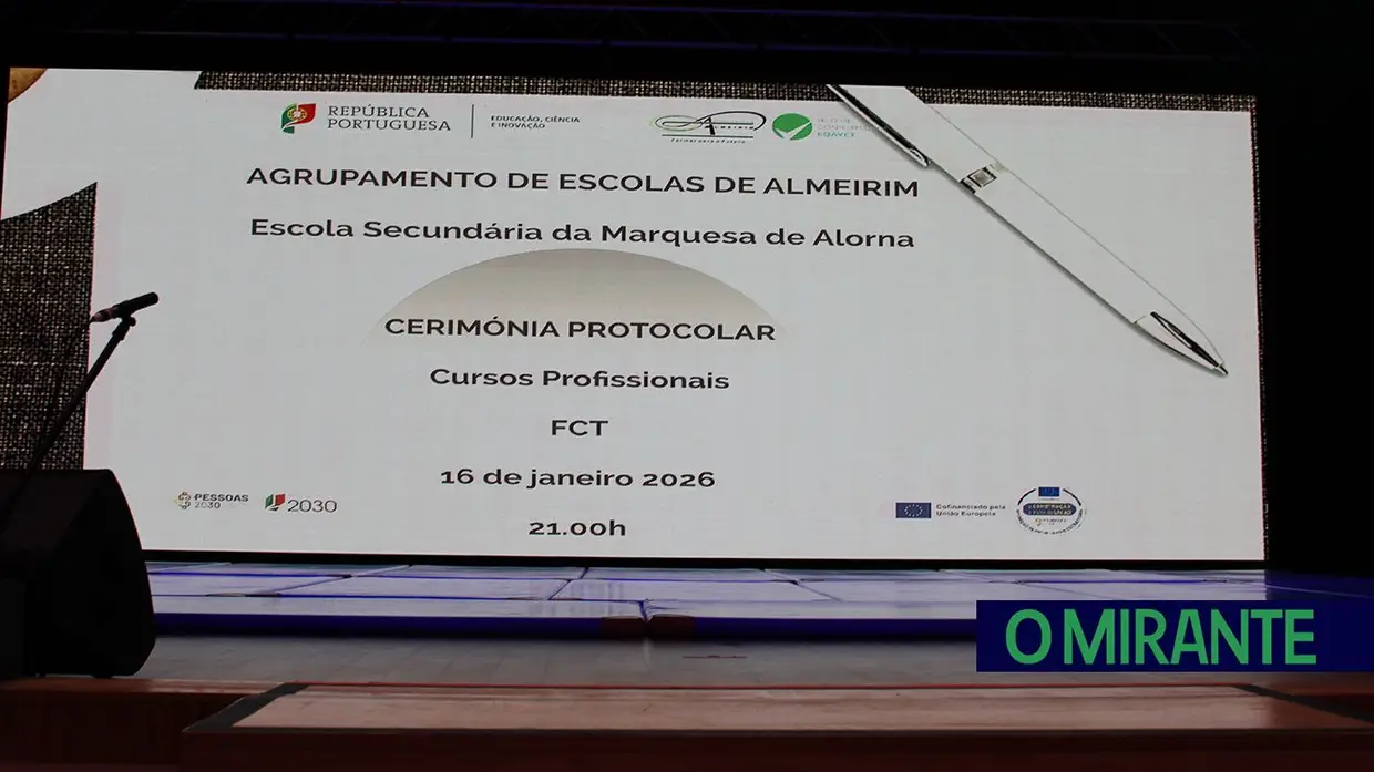 Alunos dos cursos profissionais assinam protocolos de estágio em Almeirim
