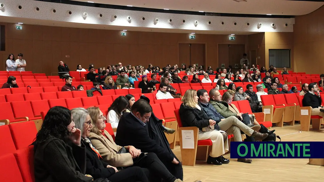 Alunos dos cursos profissionais assinam protocolos de estágio em Almeirim