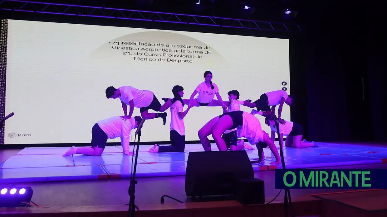 Alunos dos cursos profissionais assinam protocolos de estágio em Almeirim