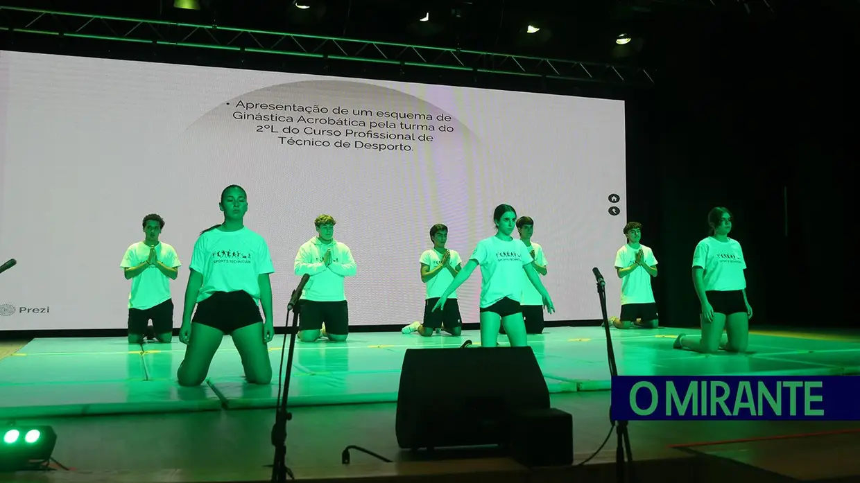 Alunos dos cursos profissionais assinam protocolos de estágio em Almeirim