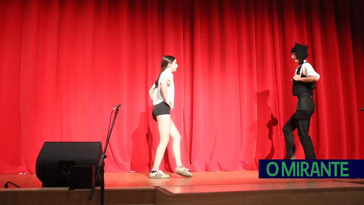 Alunos dos cursos profissionais assinam protocolos de estágio em Almeirim