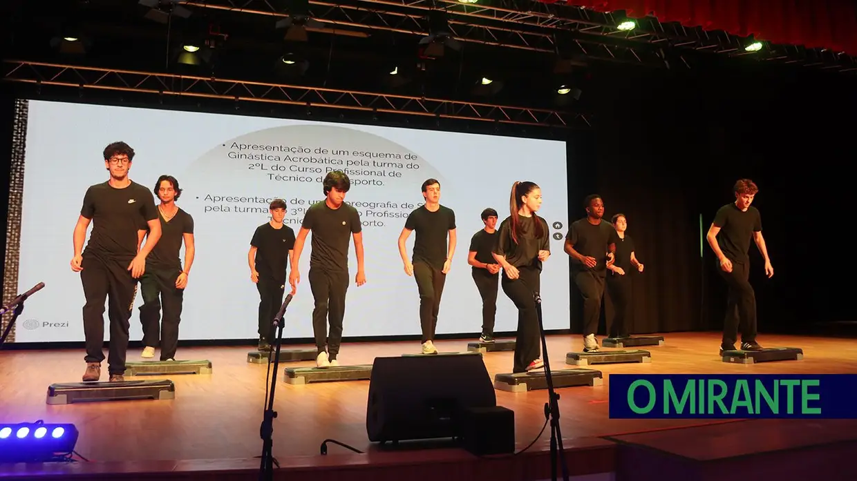 Alunos dos cursos profissionais assinam protocolos de estágio em Almeirim