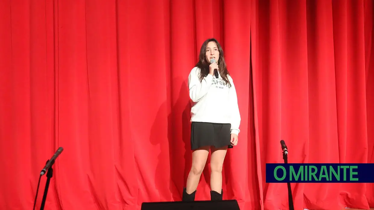 Alunos dos cursos profissionais assinam protocolos de estágio em Almeirim