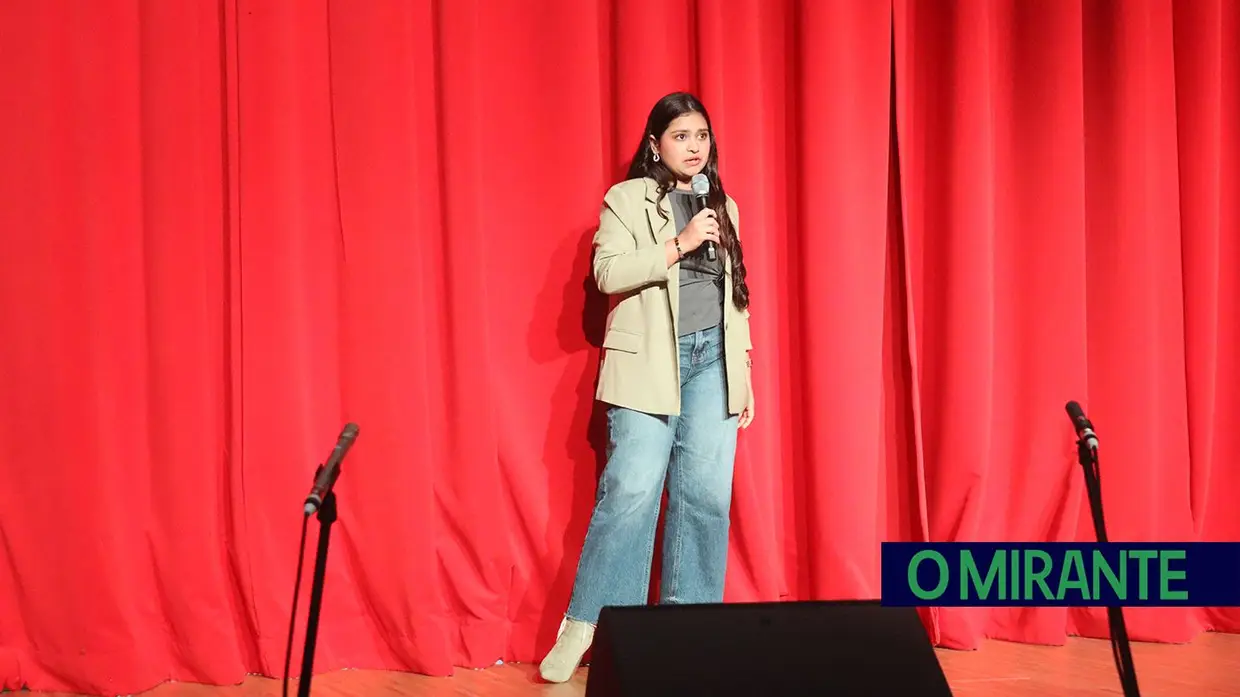 Alunos dos cursos profissionais assinam protocolos de estágio em Almeirim