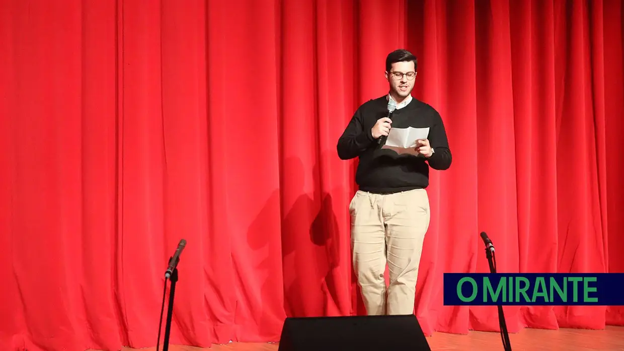 Alunos dos cursos profissionais assinam protocolos de estágio em Almeirim