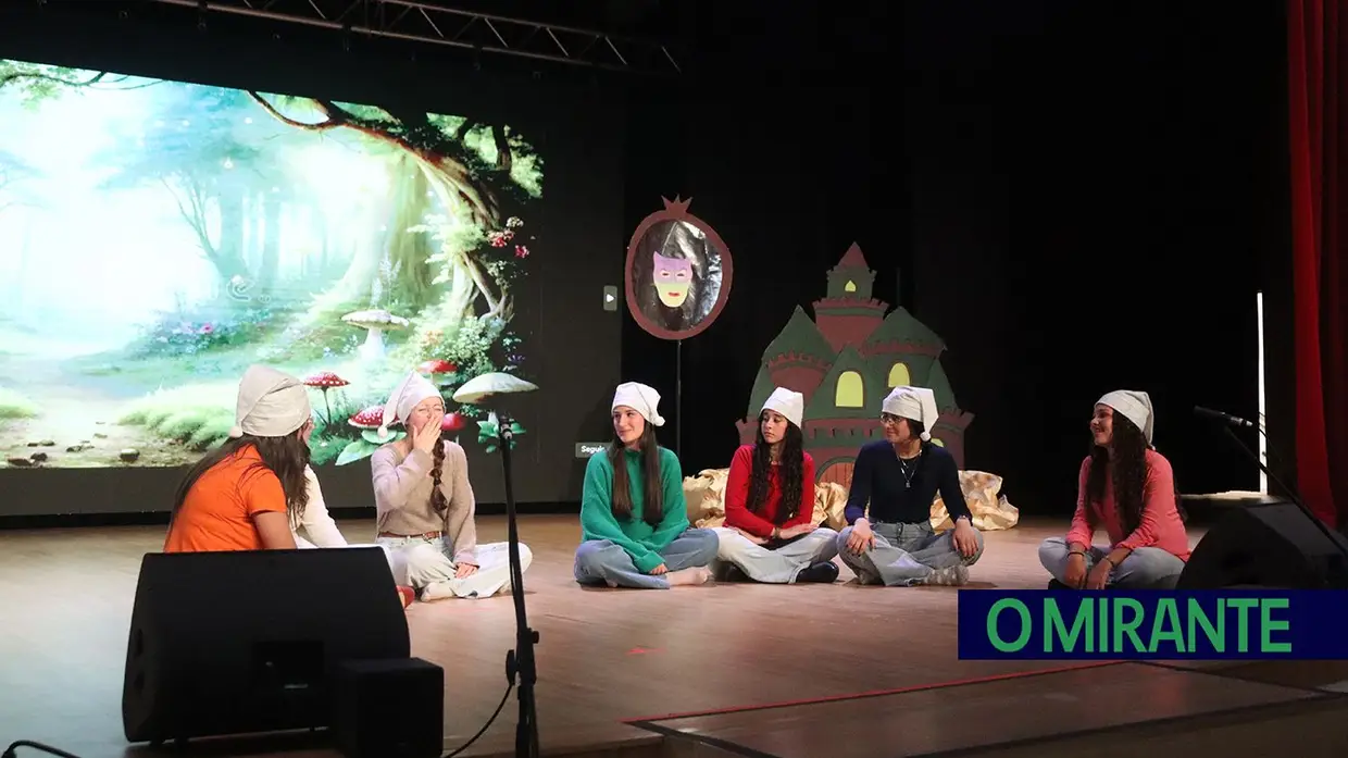 Alunos dos cursos profissionais assinam protocolos de estágio em Almeirim