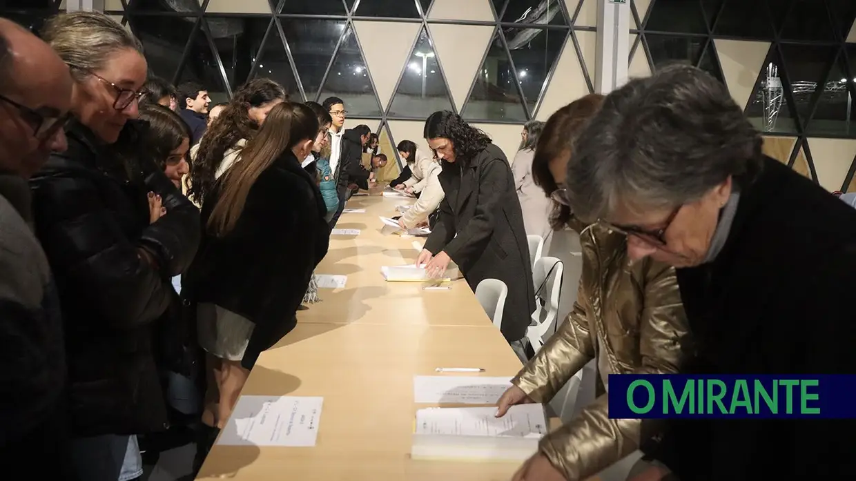 Alunos dos cursos profissionais assinam protocolos de estágio em Almeirim