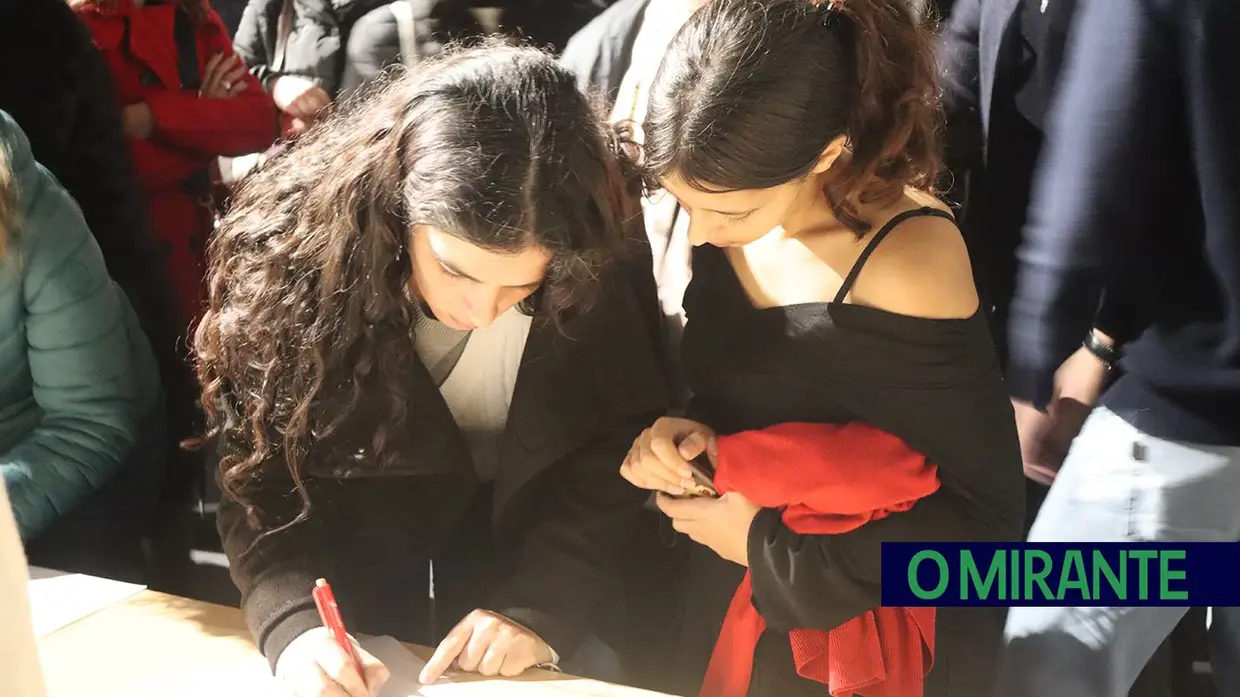 Alunos dos cursos profissionais assinam protocolos de estágio em Almeirim