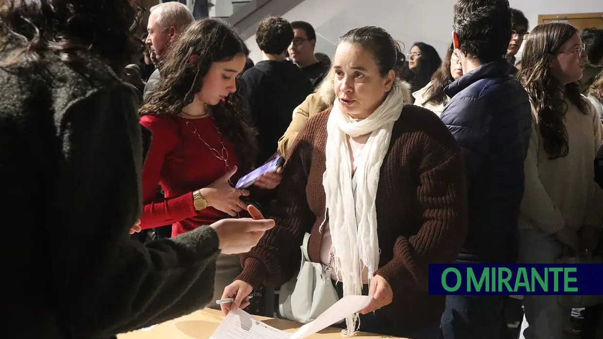 Alunos dos cursos profissionais assinam protocolos de estágio em Almeirim