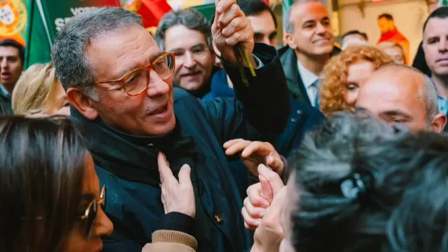 Tempestade leva António José Seguro a cancelar acção de campanha em Almeirim