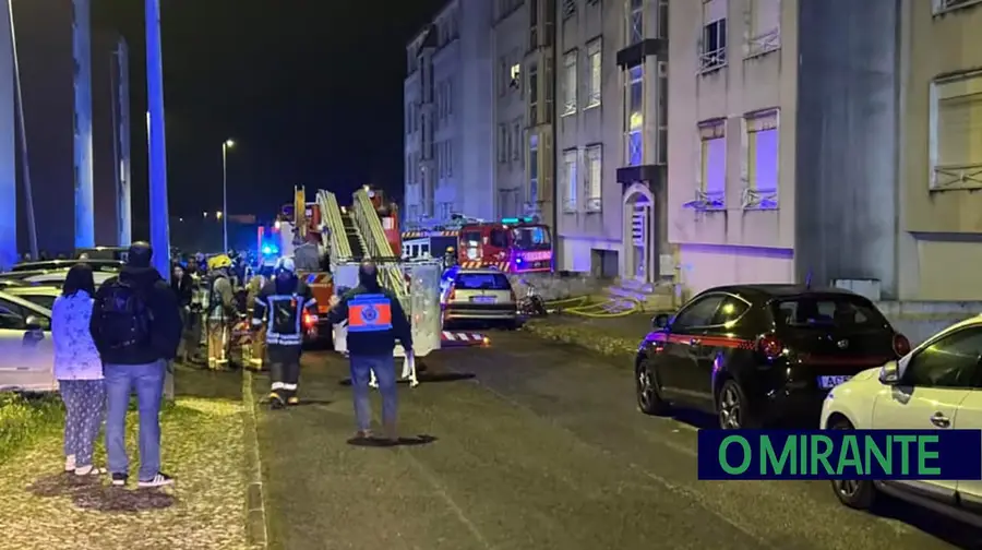 Incêndio em apartamento em Santarém provoca 14 feridos ligeiros