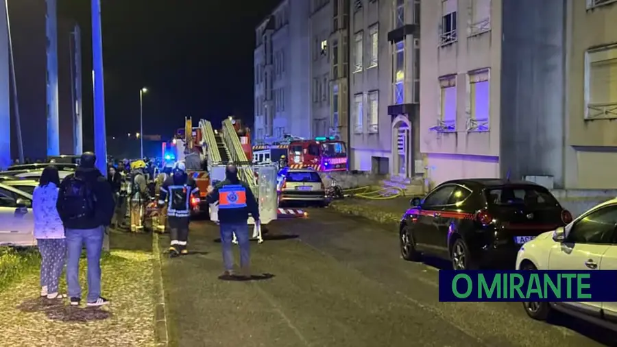 Incêndio em apartamento em Santarém provoca 14 feridos ligeiros