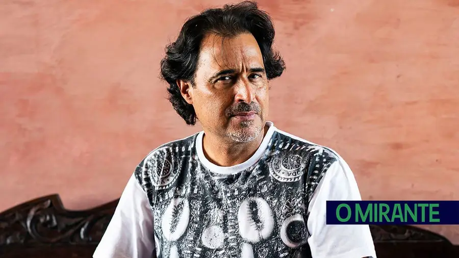 José Eduardo Agualusa abre diálogo sobre literatura africana na Biblioteca de Santarém