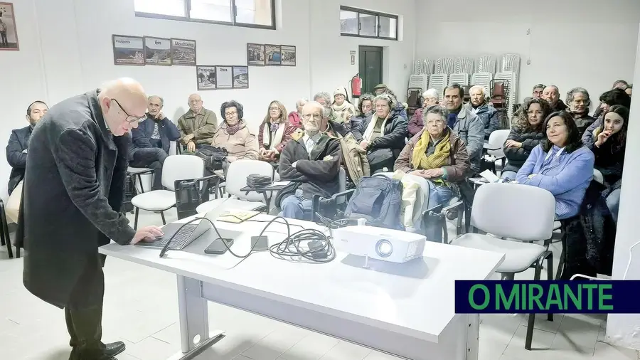 Líder da associação Zero foi a Envendos conferenciar sobre o ambiente e a paz no mundo