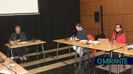 PSD e presidente de Abrantes trocam acusações por causa das reuniões de câmara