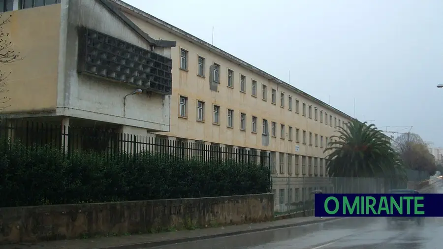 Câmara de Tomar desiste de instalar serviços no antigo Colégio Nuno Álvares