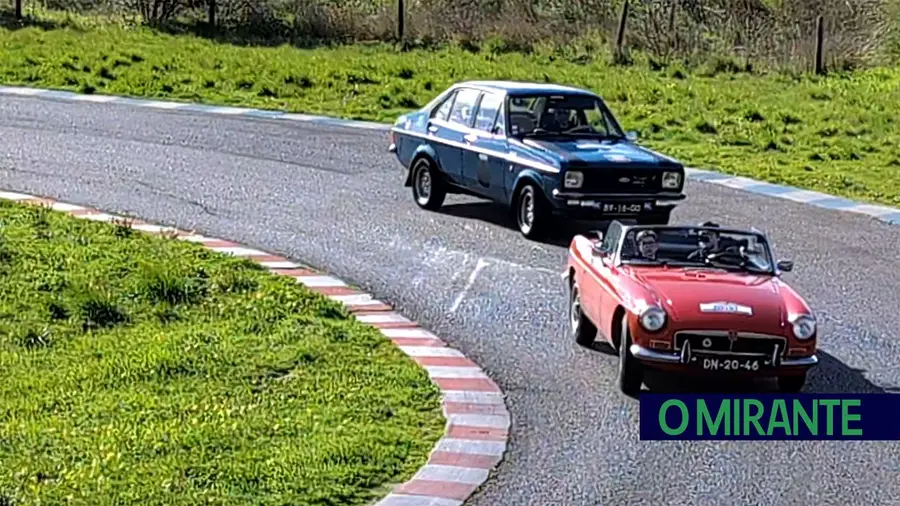 Clássicos ingleses desfilaram no kartódromo do Carregado