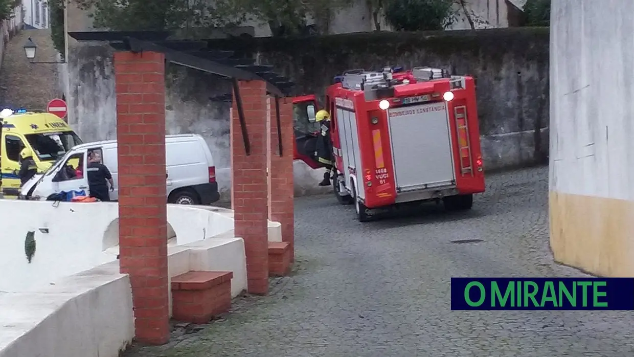 Muro evitou que carrinha caísse ao Tejo em Constância