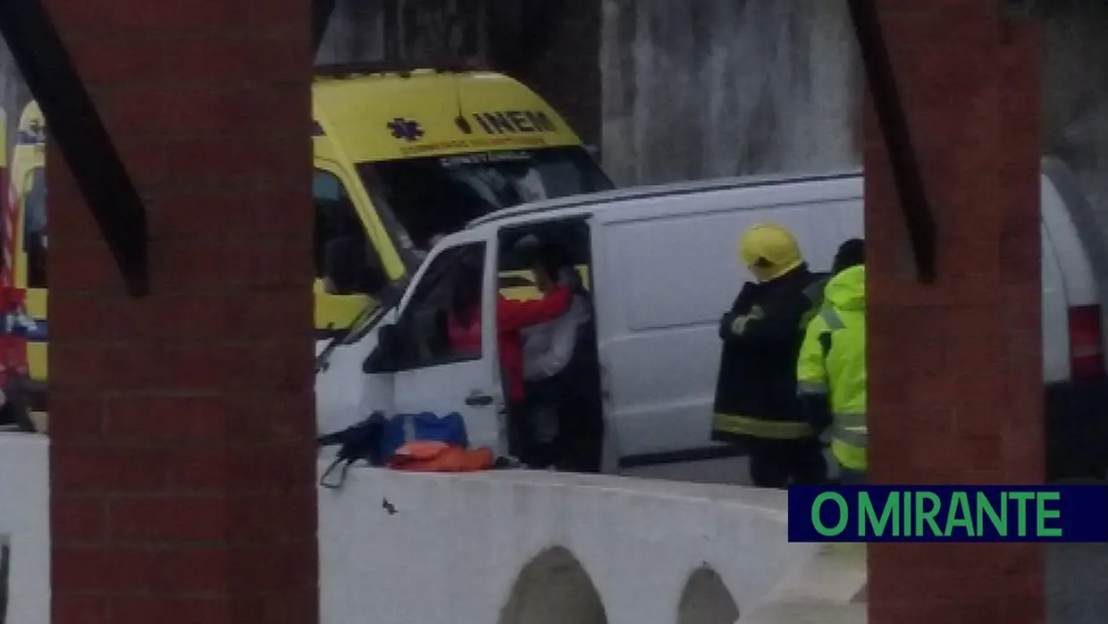 Muro evitou que carrinha caísse ao Tejo em Constância