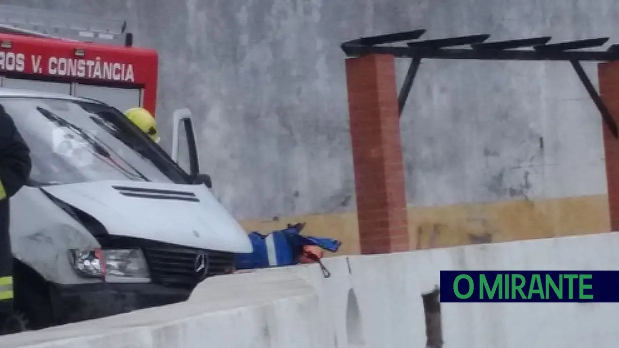 Muro evitou que carrinha caísse ao Tejo em Constância