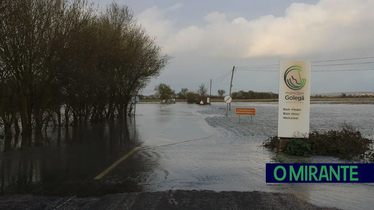 Estrada submersa no Pombalinho interditada ao trânsito