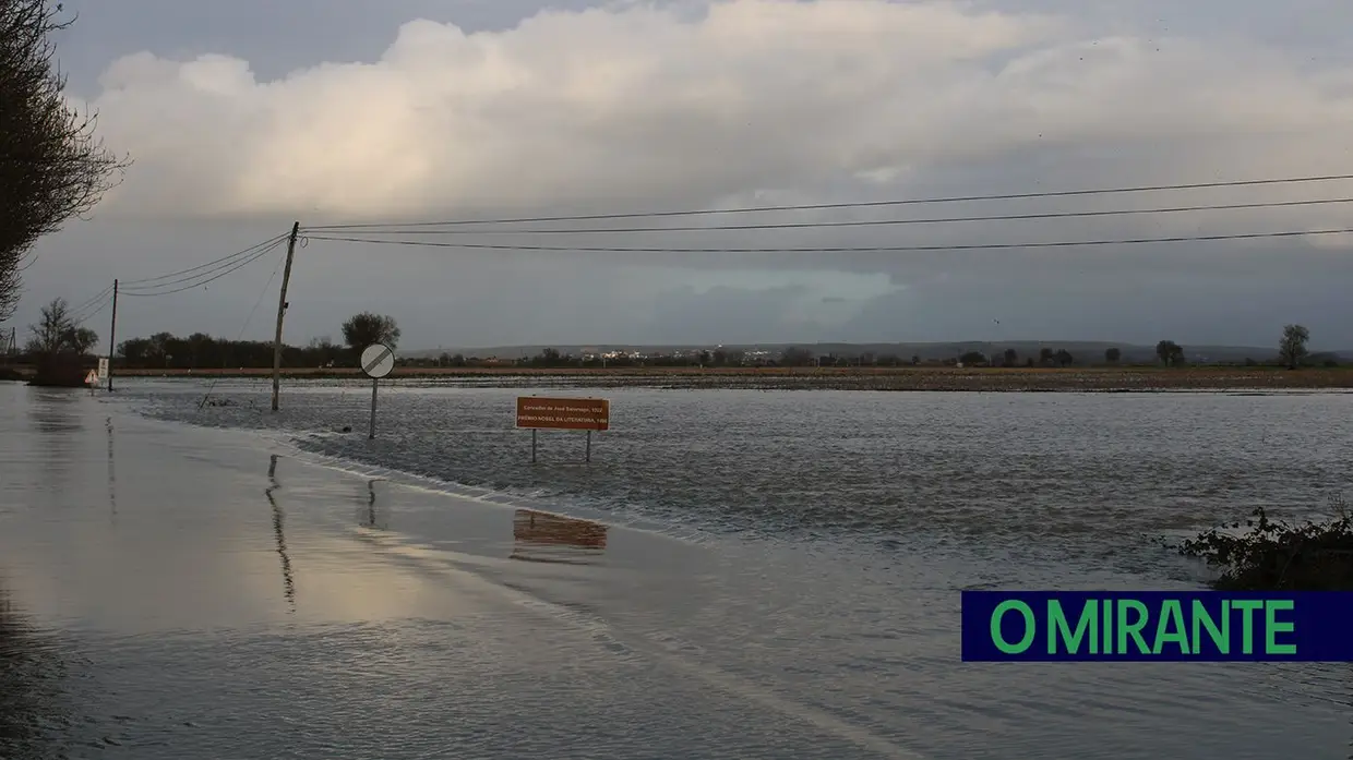 Estrada submersa no Pombalinho interditada ao trânsito