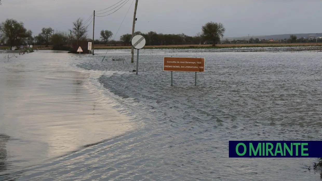 Estrada submersa no Pombalinho interditada ao trânsito