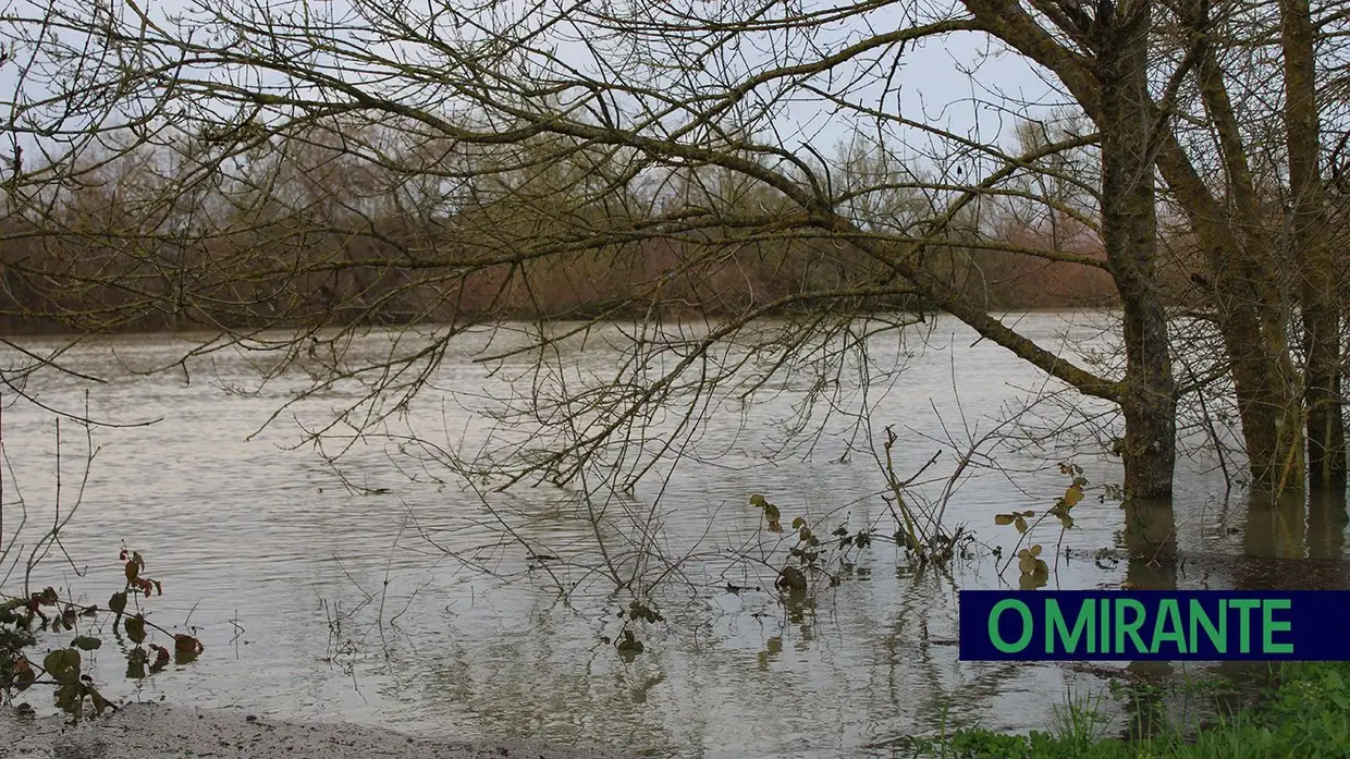 Estrada submersa no Pombalinho interditada ao trânsito