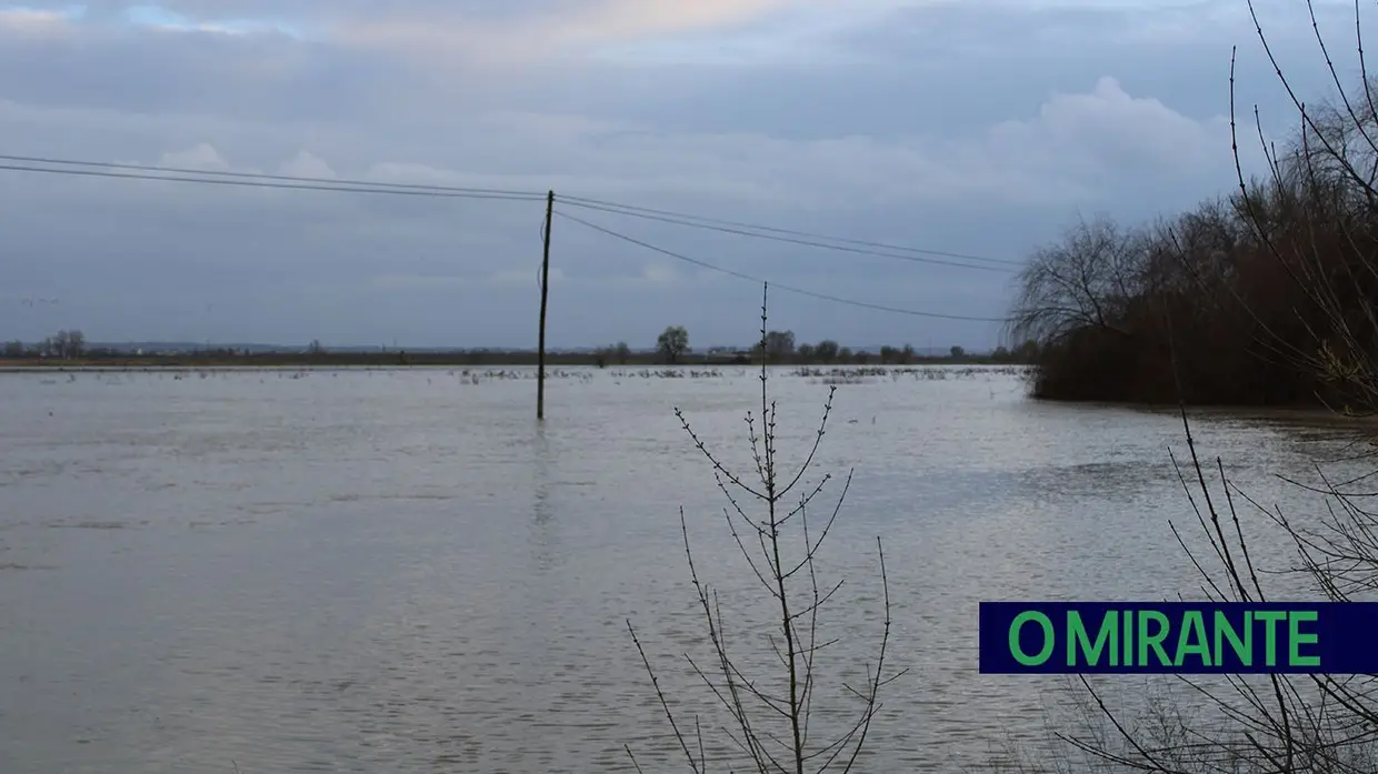 Estrada submersa no Pombalinho interditada ao trânsito