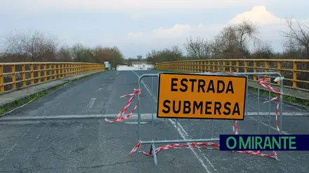 Estrada submersa no Pombalinho interditada ao trânsito
