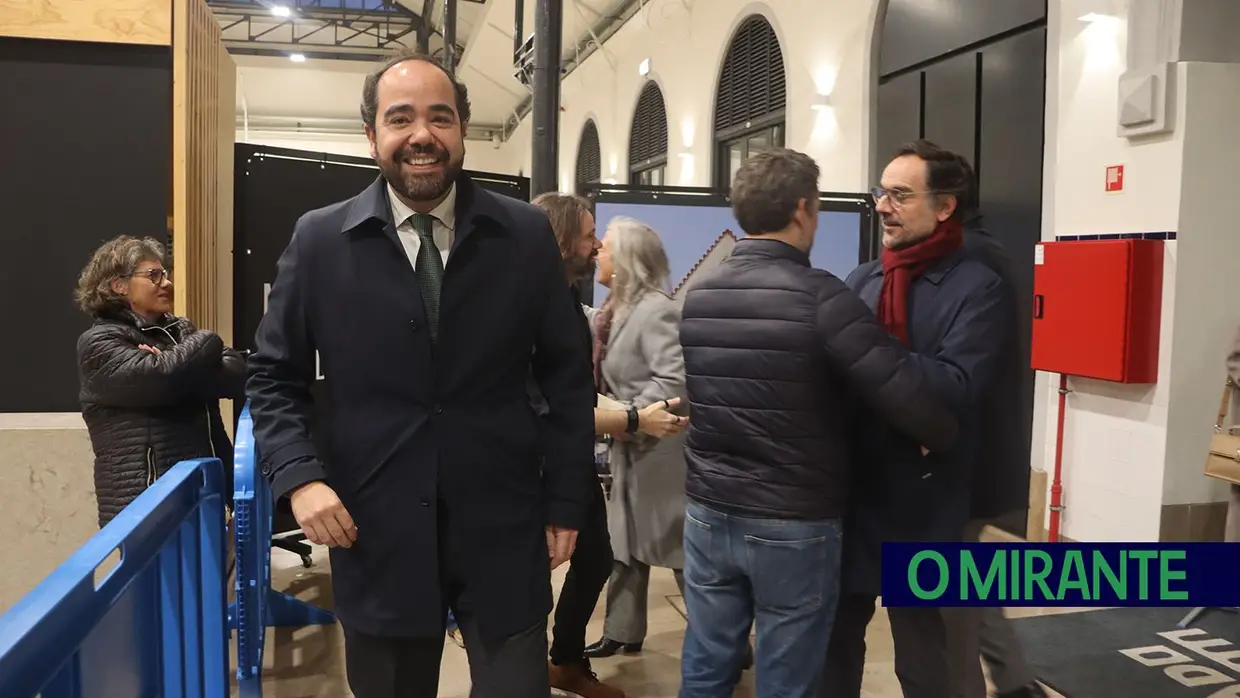 Mercado de Santarém recebe exposição da Infraestruturas de Portugal