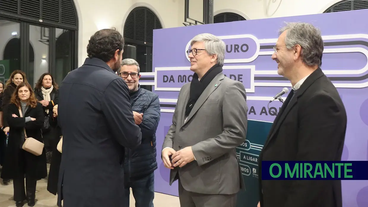 Mercado de Santarém recebe exposição da Infraestruturas de Portugal