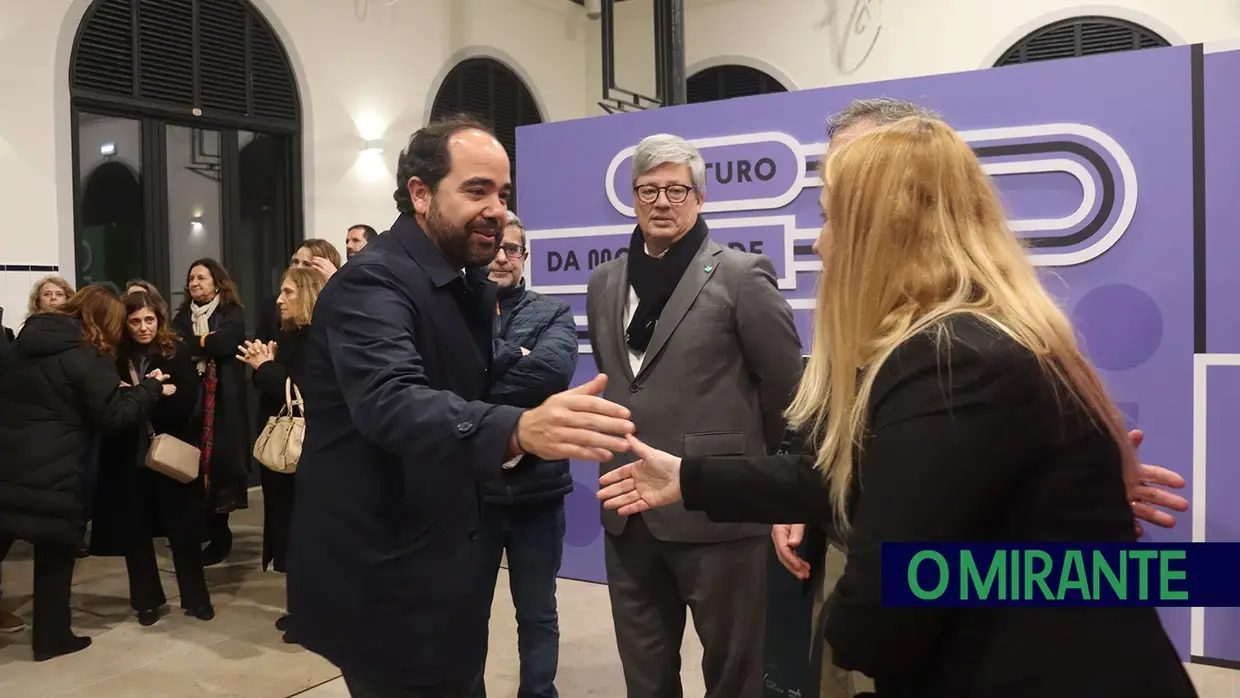 Mercado de Santarém recebe exposição da Infraestruturas de Portugal