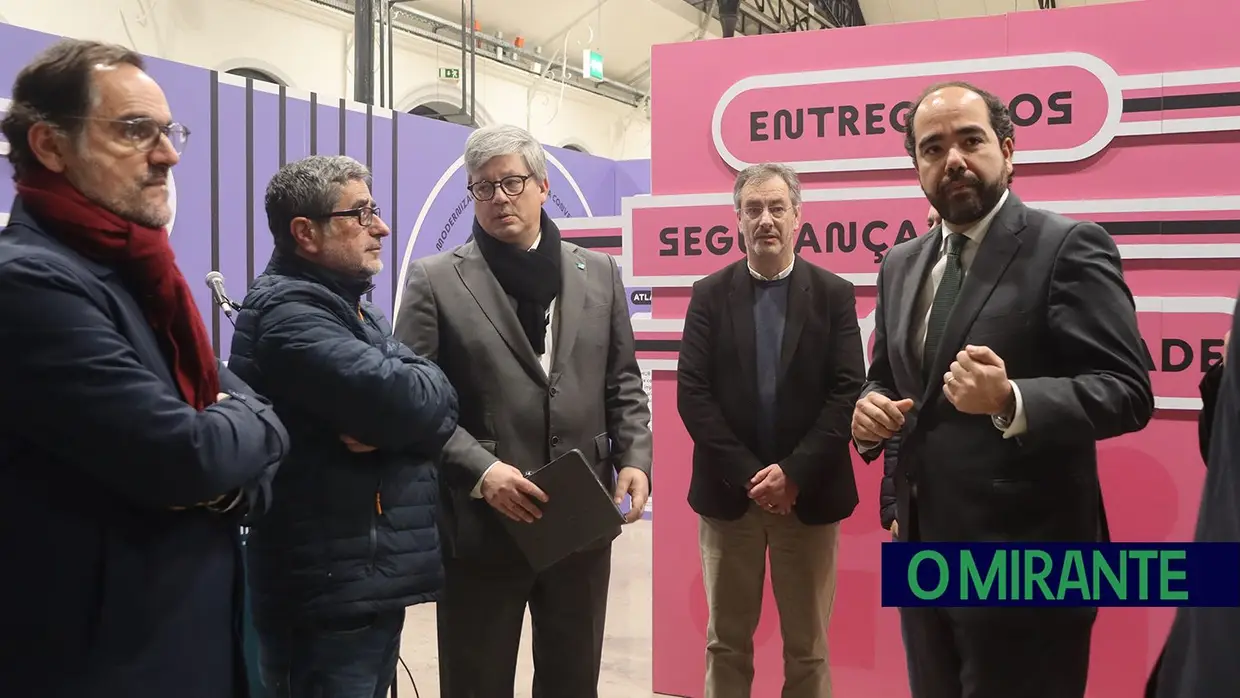 Mercado de Santarém recebe exposição da Infraestruturas de Portugal