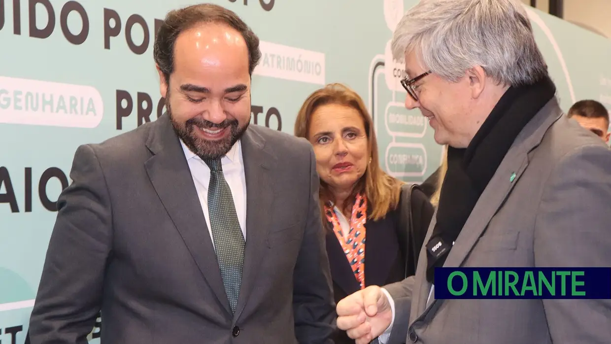 Mercado de Santarém recebe exposição da Infraestruturas de Portugal