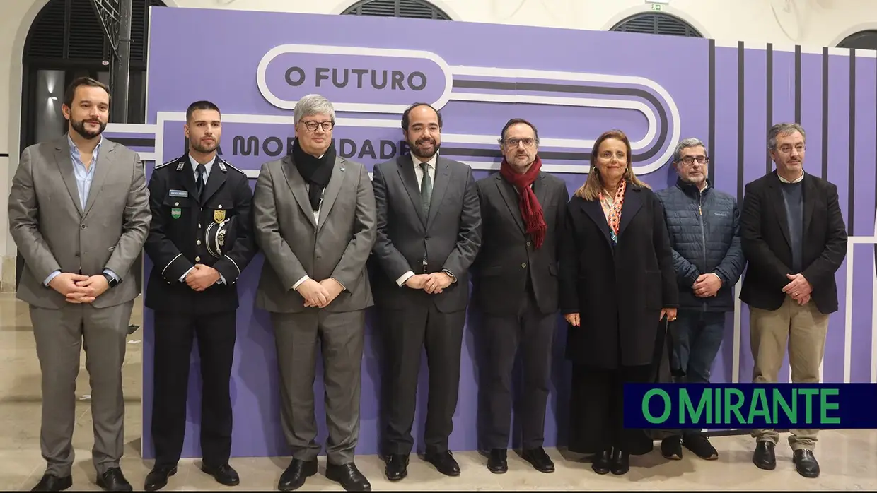 Mercado de Santarém recebe exposição da Infraestruturas de Portugal