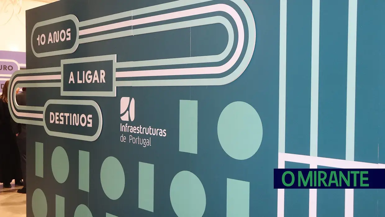 Mercado de Santarém recebe exposição da Infraestruturas de Portugal
