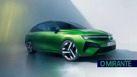 Opel introduz iluminação adaptativa no Opel Astra e Astra Sports Tourer