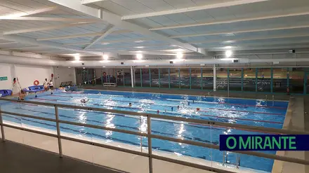 Queda de árvore encerra Piscinas de Azambuja